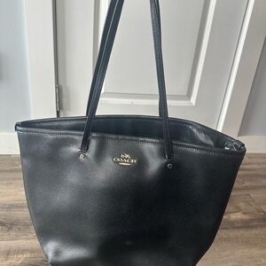 Coach Black Leather Tote Gold Logo Zip Top Shoulder Bag